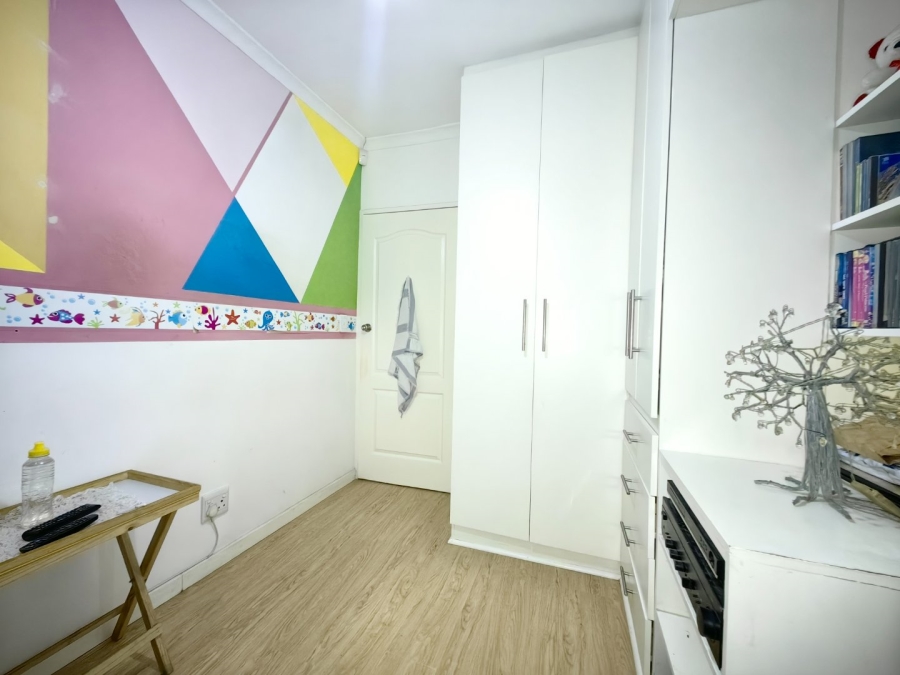 4 Bedroom Property for Sale in Lavender Hill Western Cape